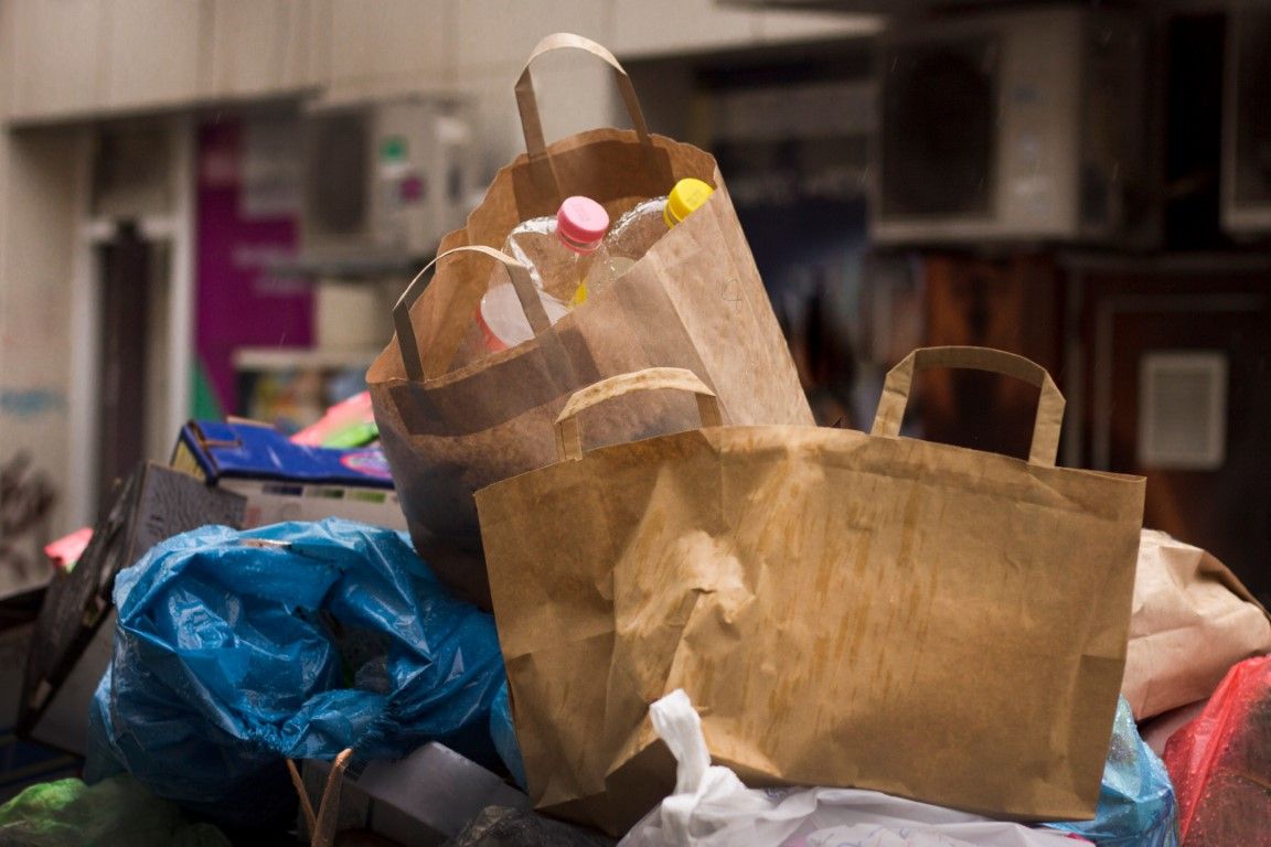 bolsas de papel y de plástico