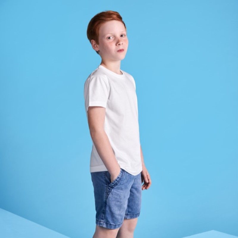00976611-camiseta-premium-unisex-niño-manga-corta-01-blanco-modelo-1