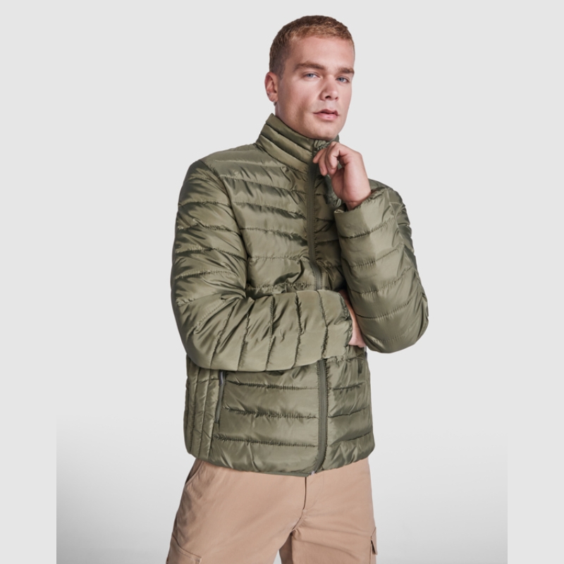 0096105-chaqueta-acolchada-ligera-basic-unisex-15-verde-militar-modelo-1