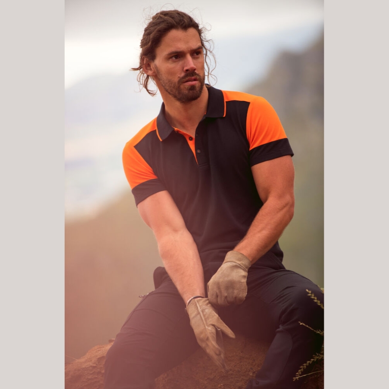 0453376135-polo-premium-unisex-manga-corta-bicolor-9030-negro-naranja-modelo-1
