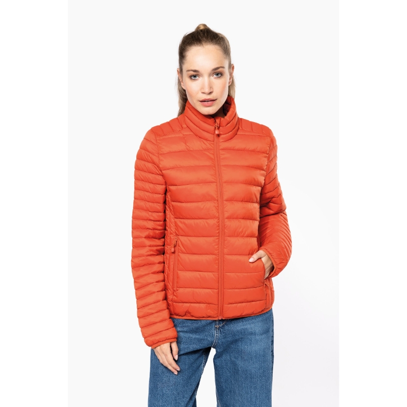 049K7232-chaqueta-acolchada-ligera-medium-mujer-burnt-ochre-modelo-1