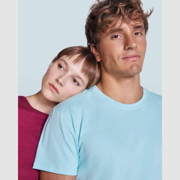0097665-camiseta-basic-unisex-manga-corta-10-celeste-modelo-4