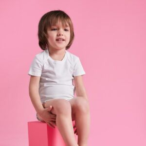 0098311-body-basic-bebe-manga-corta-01-blanco-modelo-1